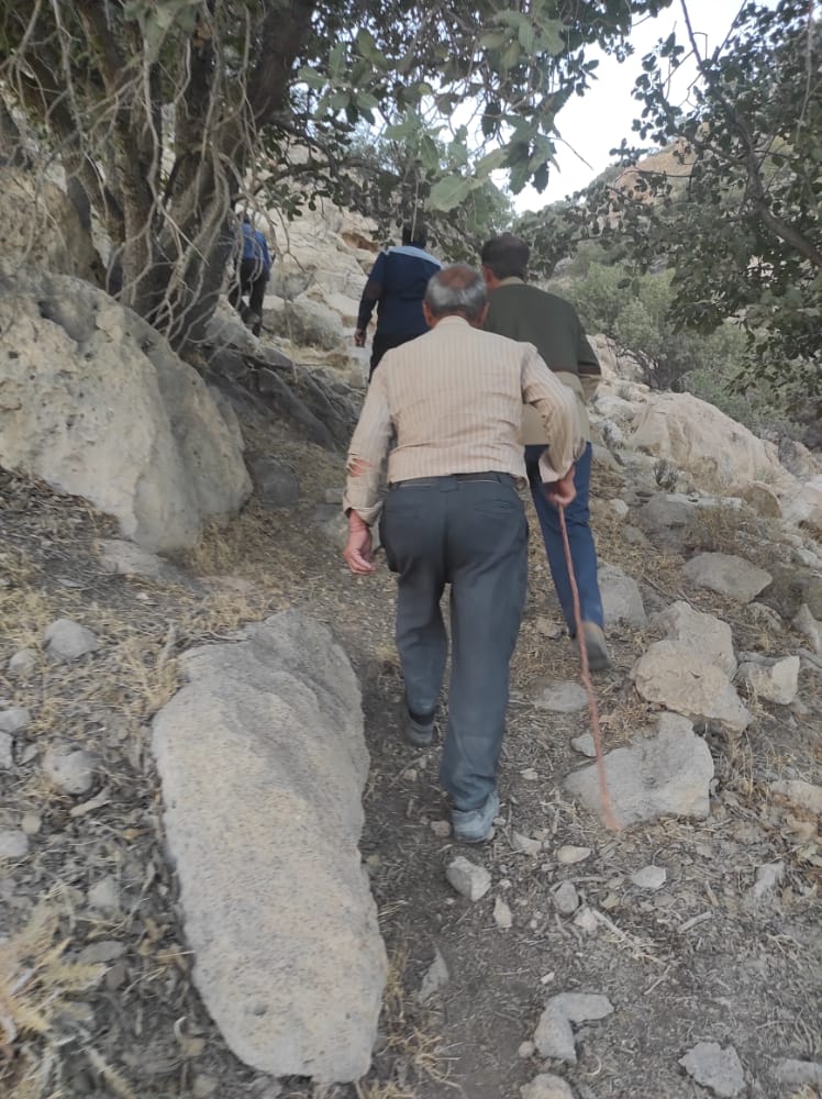 آتش در خائیز شعله ور شد/حضور میدانی فرماندار کهگیلویه در عملیات اطفاء حریق(+تصاویر)