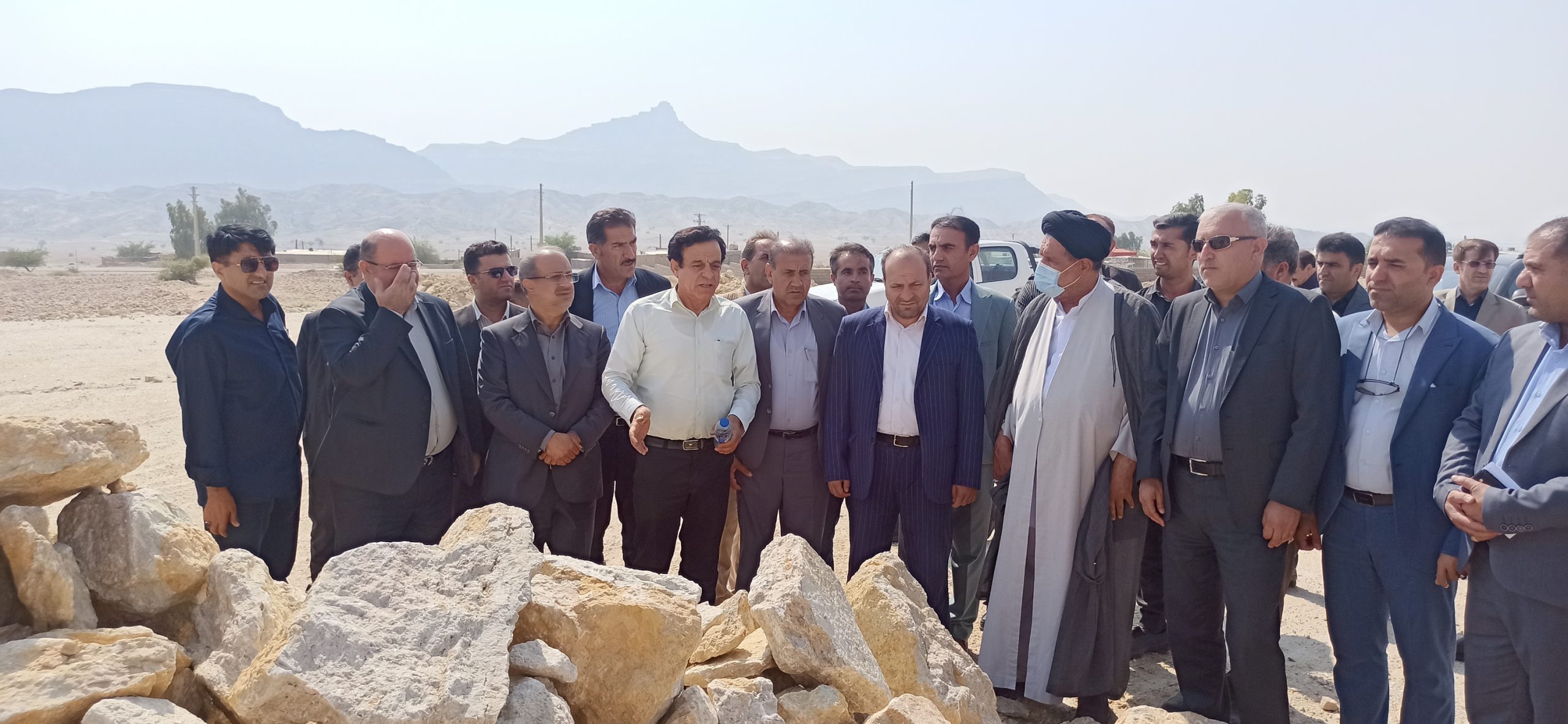 حضور معاون وزیر صنعت ، معدن و تجارت ، نماینده مردم در مجلس شورای اسلامی و جمعی از مسئولان و کارشناسان در محل معادن شهرستان بهمئی