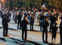 برگزاری مراسم سینه زنی شب تاسوعا در هیئت آزادگان کهگیلویه/ حضور دادستان عمومی و انقلاب در جمع عزاداران (+تصاویر)