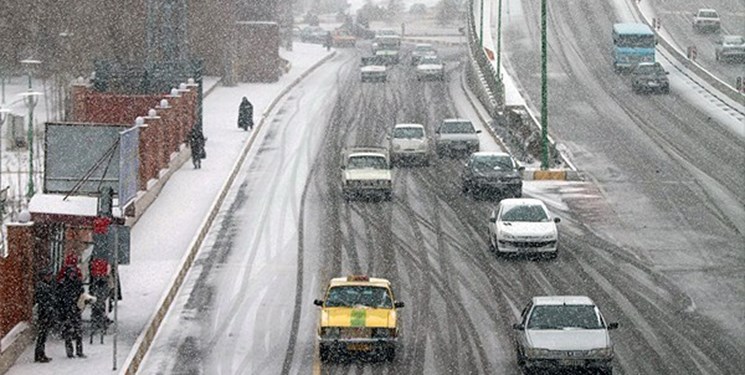 گزارش بارش برف در همه محورهای کهگیلویه و بویراحمد/ رانندگان زنجیر چرخ همراه داشته باشند