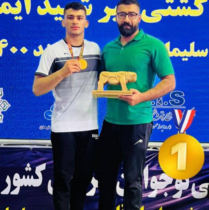 کسب مقام نخست مسابقات کشتی قهرمانی کشور توسط رضا آذرشب/ پیام تبریک سیدمحمد موحد در پی این افتخار آفرینی
