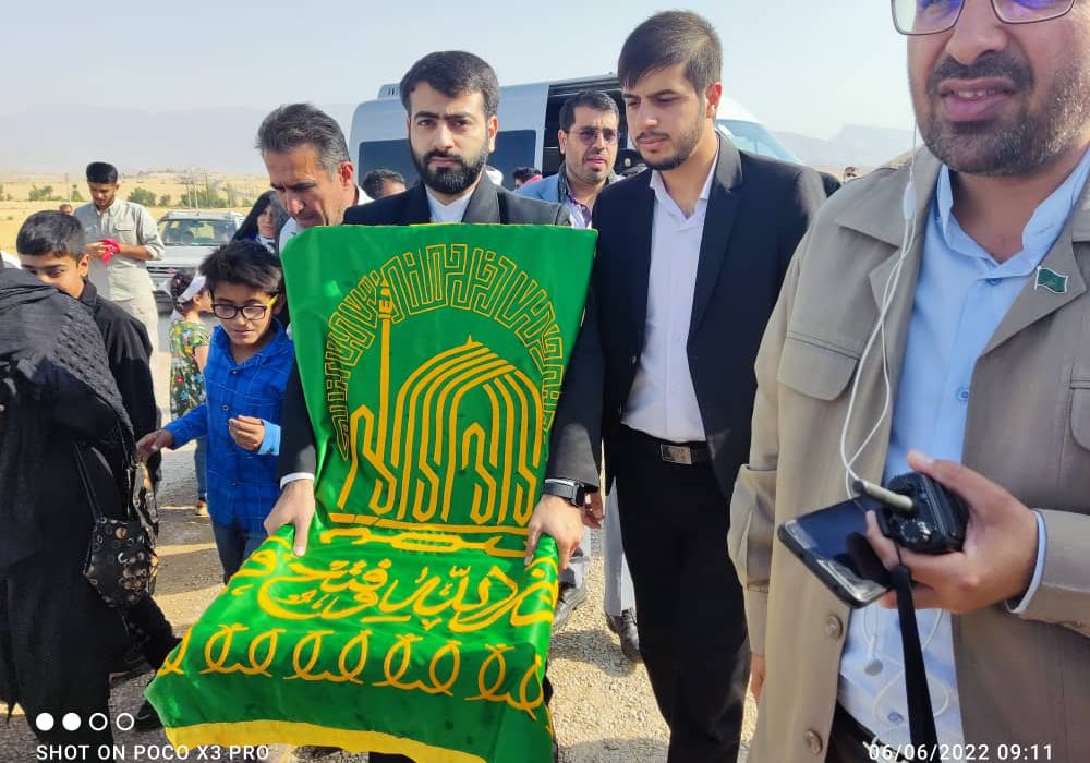 مراسم استقبال از خدام و پرچم متبرک امام رضا (ع) در شهر سوق + تصاویر